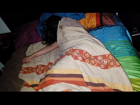 ❤️ सौतेला बेटा सोते समय अपनी युवा सौतेली माँ को डांटता है। ️❌ घर का अश्लील हम पर